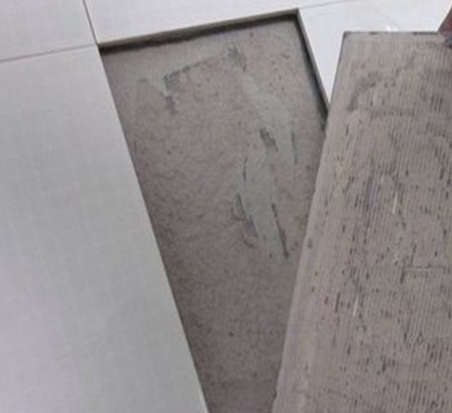 库车瓷砖空鼓维修公司分享瓷砖铺贴时如果打浆（即涂抹在瓷砖背面和基层上的砂浆或瓷砖胶）过少，会带来以下问题